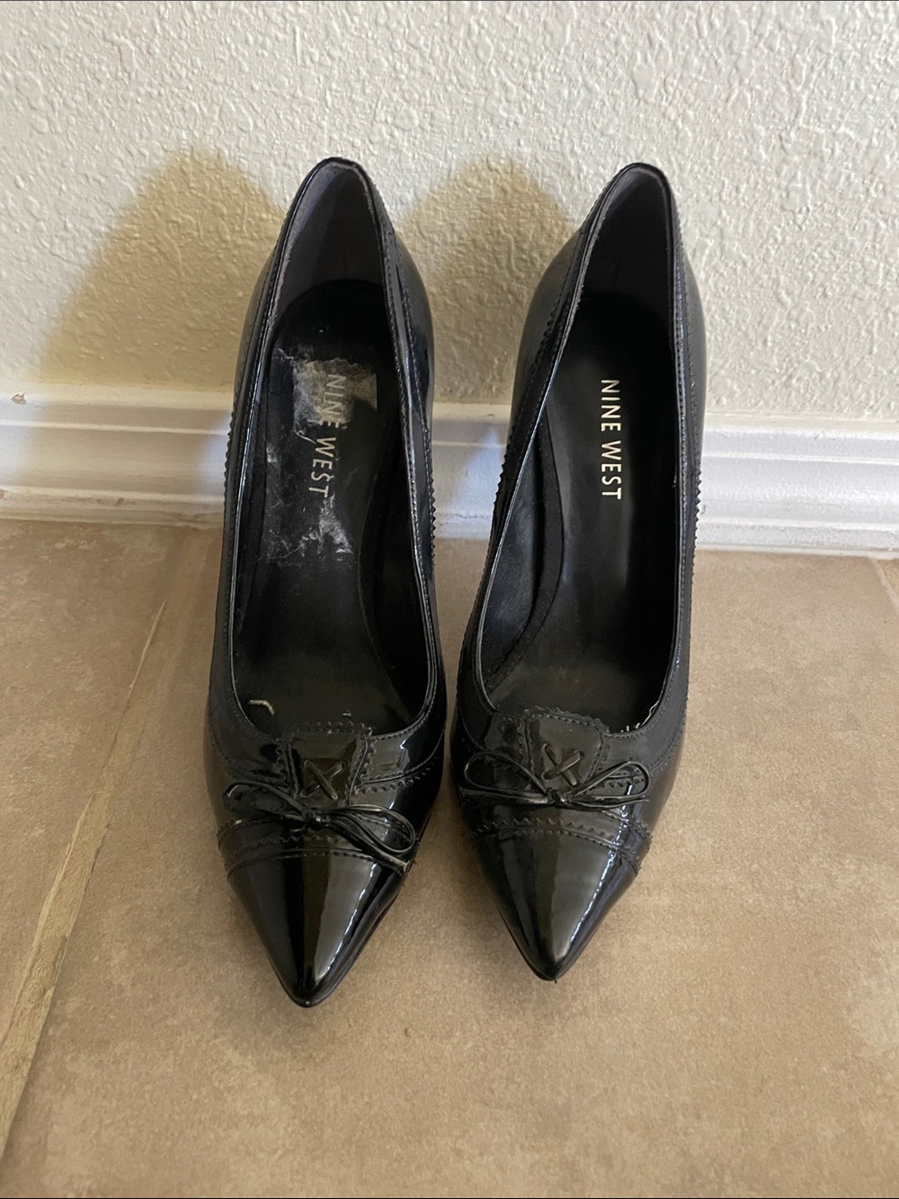 Nine West Black Patent Pointed Pumps with Bow Detail